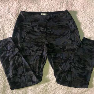 Rachel Zoe, XL Leggings. Camo. Stretchy. Shaping.